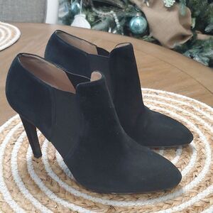 Via Spiga Luxe Suede Black Ankle Booties, Size 6